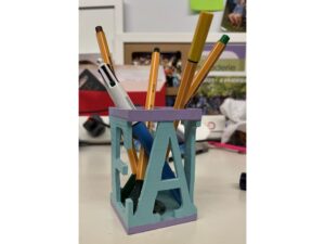 Alice pencil pot by JaresB