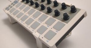 Arturia Beatstep raised stand