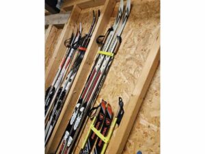 Cross-country ski wall mount by Vesletoppen_Design