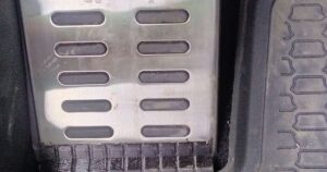 Footrest cover for car. Nakładka na podporę stopy w samochodzie
