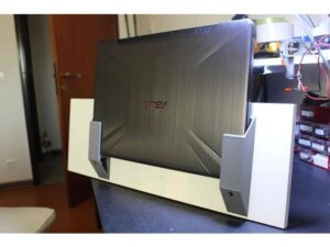 Laptop Vertical Wall Mount V2 (Remix) by DavTech_3D