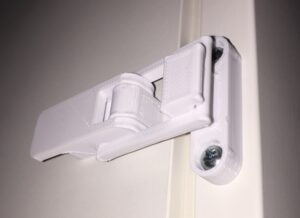 Pre-assembled Lever Latch for 3D Printer enclosure @ Pinshape