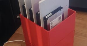 Raxda Penta 3.5"/2.5" drives NAS case