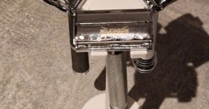 Safety razor holder