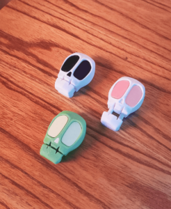 Skull Keychain Phone Stand - 3D model by Wallix.P on Thangs