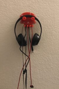 Skull headphone/cables hanger @ Pinshape