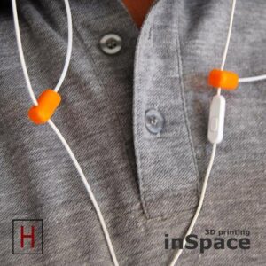 Earphones holder