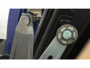 Land Rover Discovery 1 Window Regulator broken wheel replacement by Tugastuas