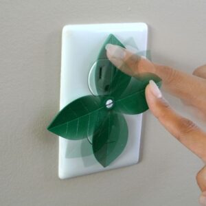 Leaf shaped outlet cover
