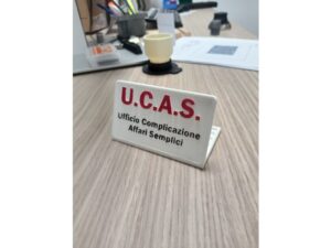 Targhetta UCAS - Ufficio Complicazioni Affari Semplici by silvionica
